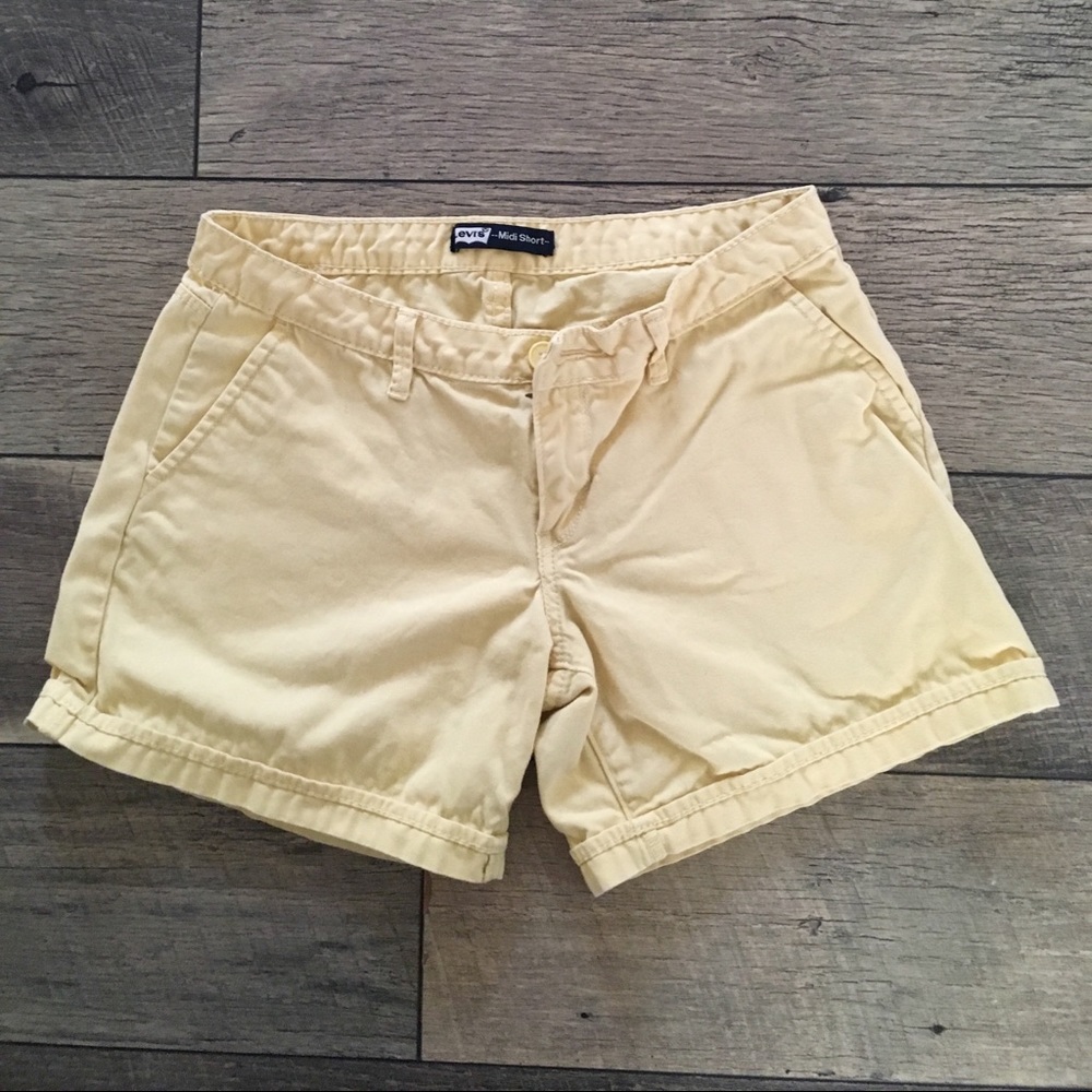 Girls Yellow Levi’s Shorts.